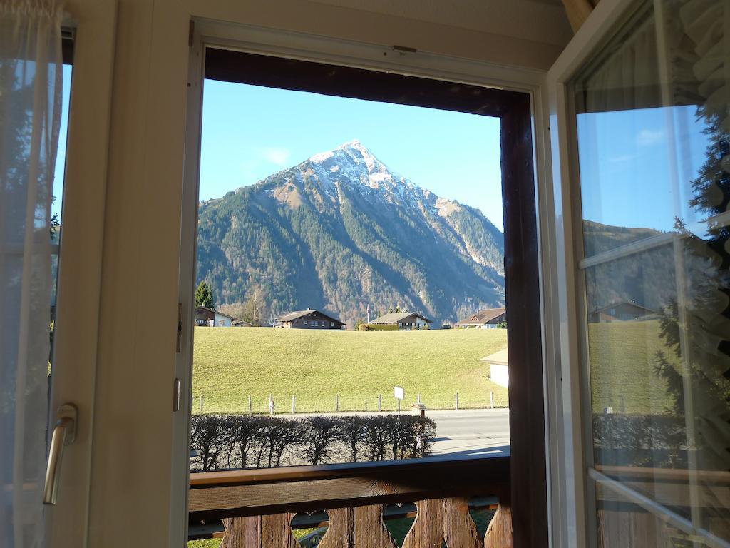 Hotel Restaurant Sunnmatt Aeschi Bei Spiez Стая снимка